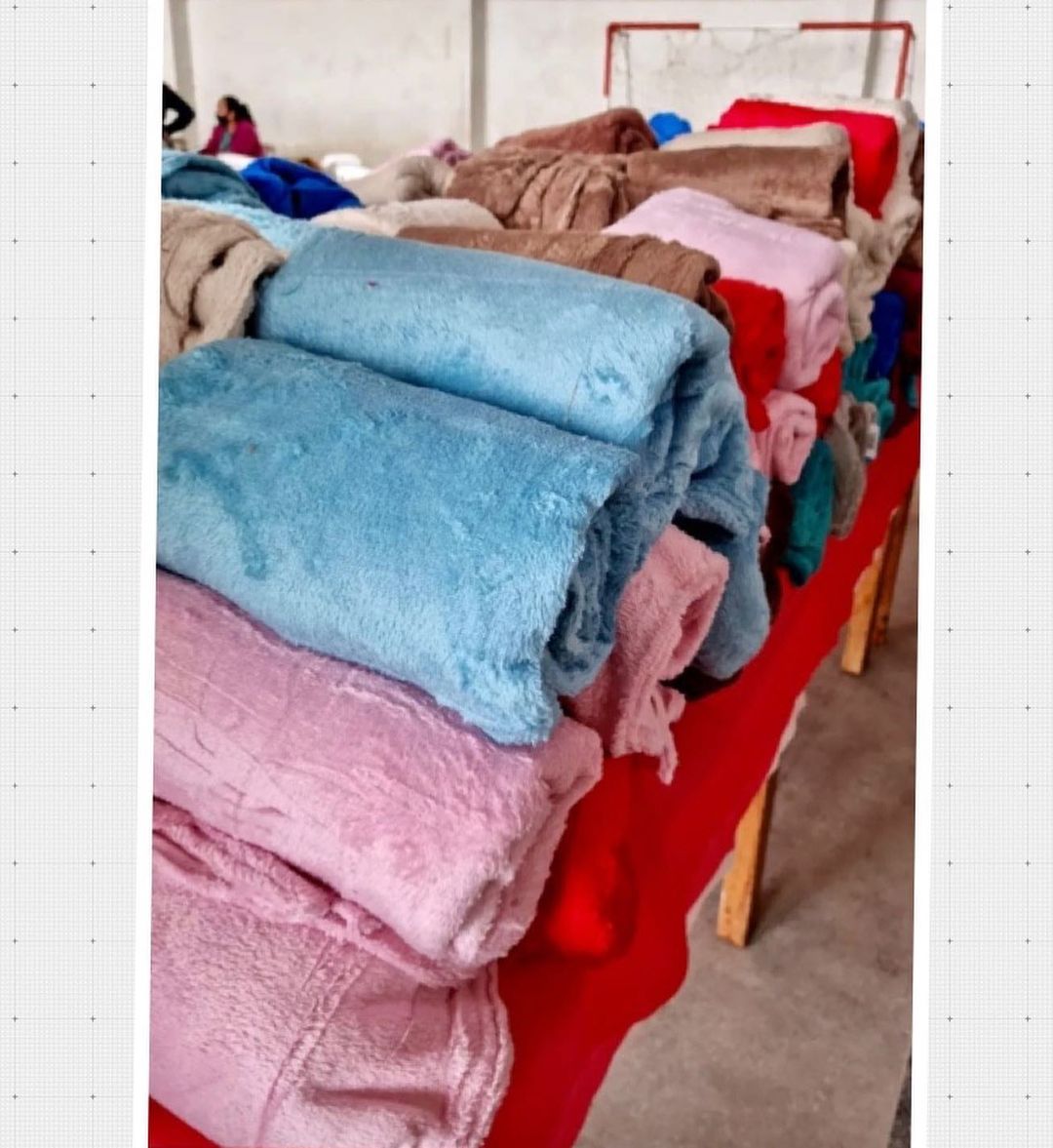 Prefeitura de Areia realiza entrega de cobertores a famílias carentes do município