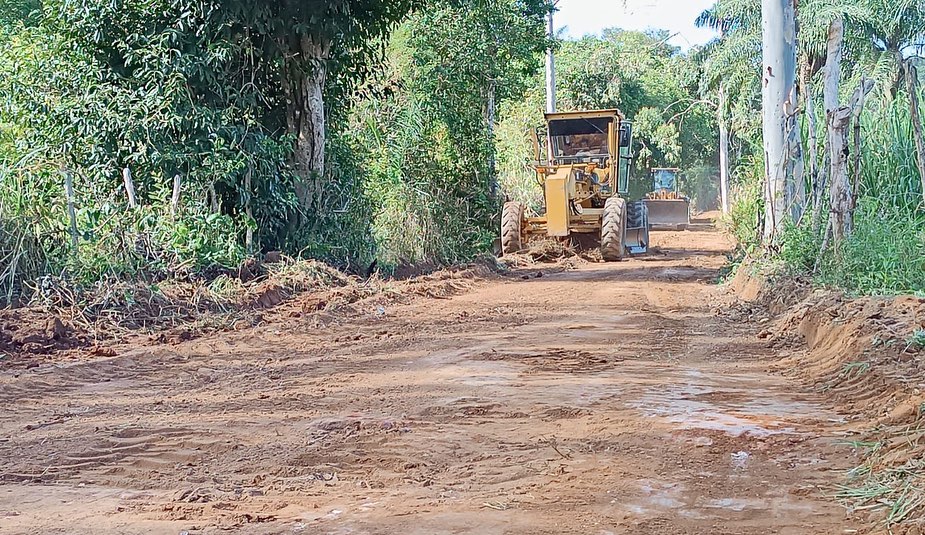 Saburá, Bulandeira, Pitombeira, Canadá, Bondó e Socorro são beneficiadas com serviço de recuperação de estradas